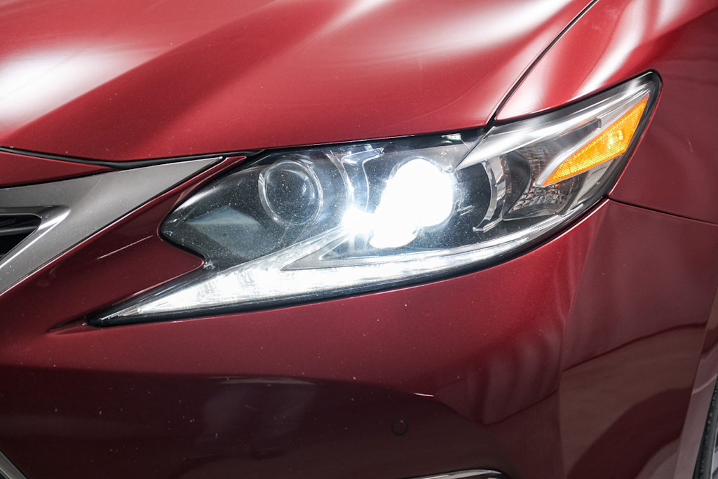 Thumbnail: 2018 Lexus ES - 22
