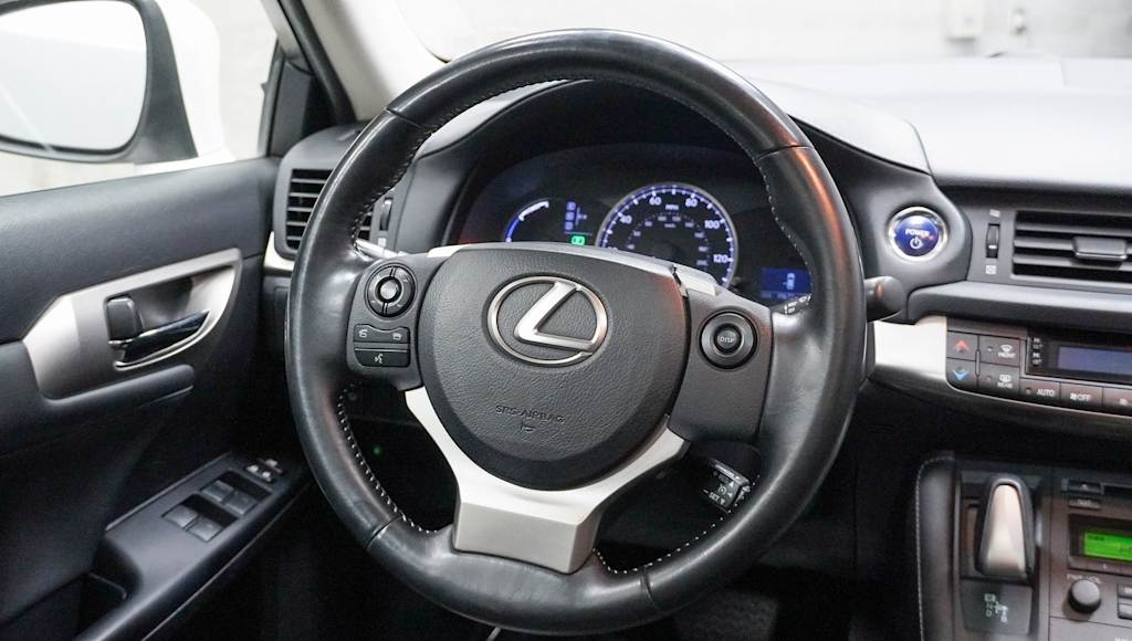 2015 Lexus CT 200h 8