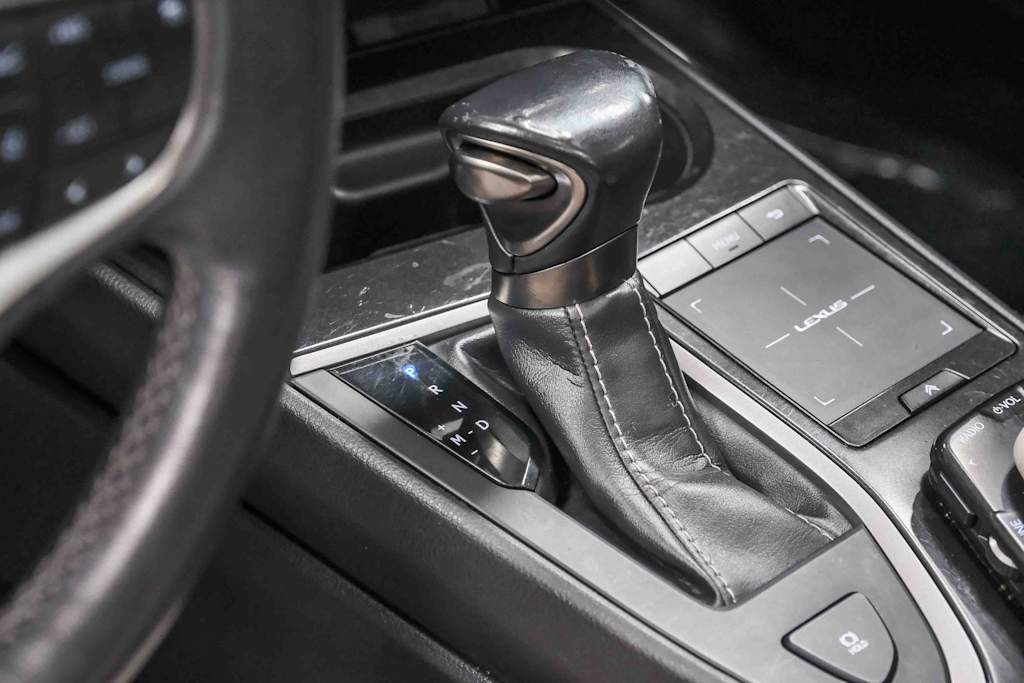 Thumbnail: 2020 Lexus UX - 15
