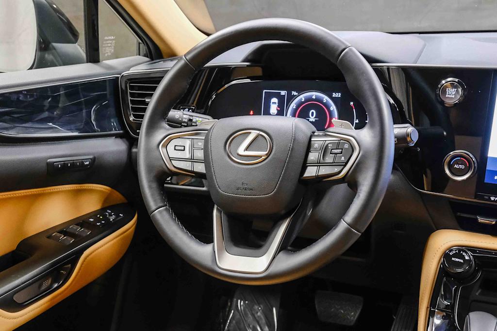 Thumbnail: 2025 Lexus ES - 9