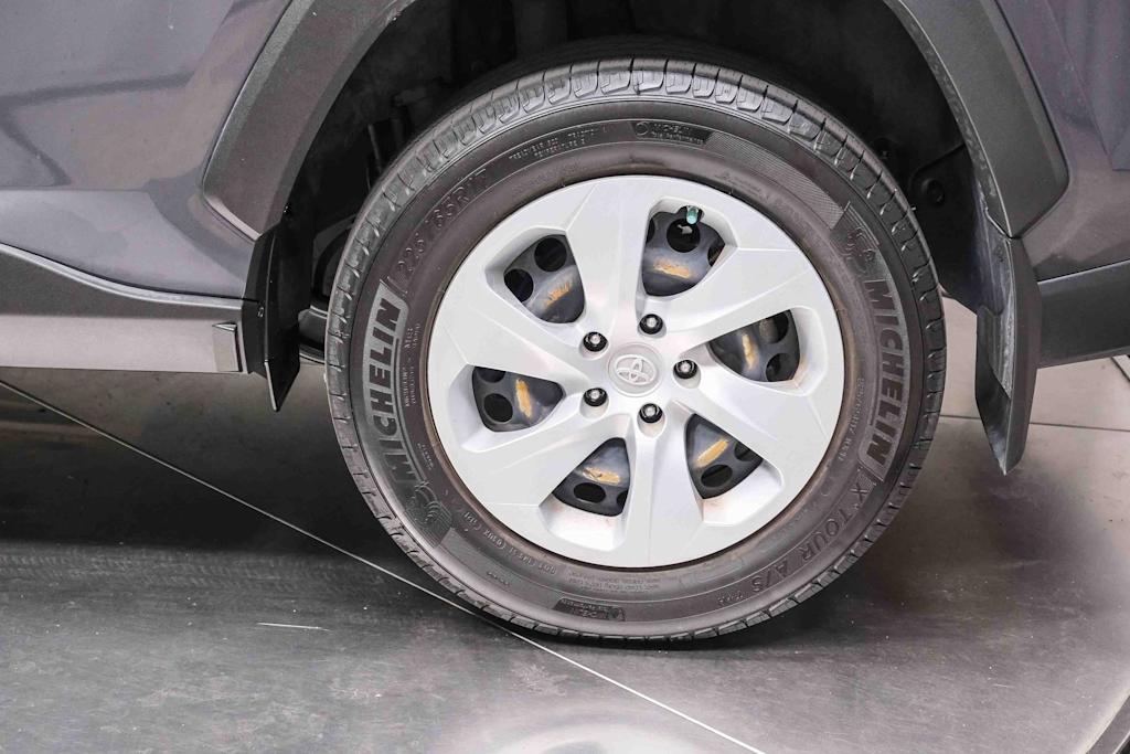 Thumbnail: 2019 Toyota RAV4 - 8