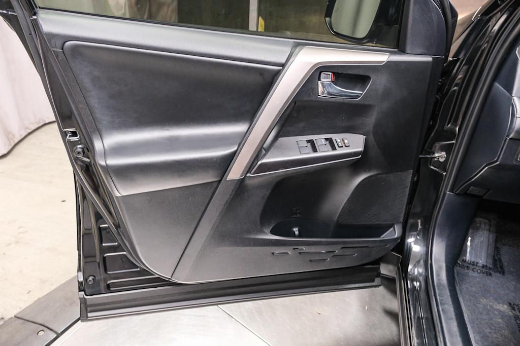 Thumbnail: 2018 Toyota RAV4 - 30