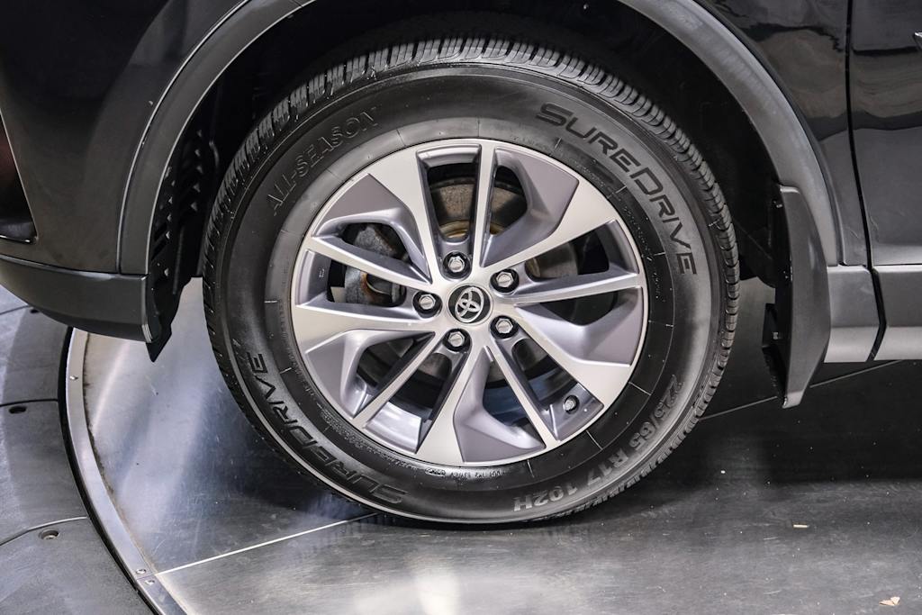 Thumbnail: 2018 Toyota RAV4 - 21
