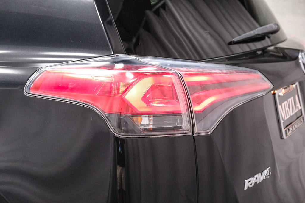 Thumbnail: 2018 Toyota RAV4 - 20