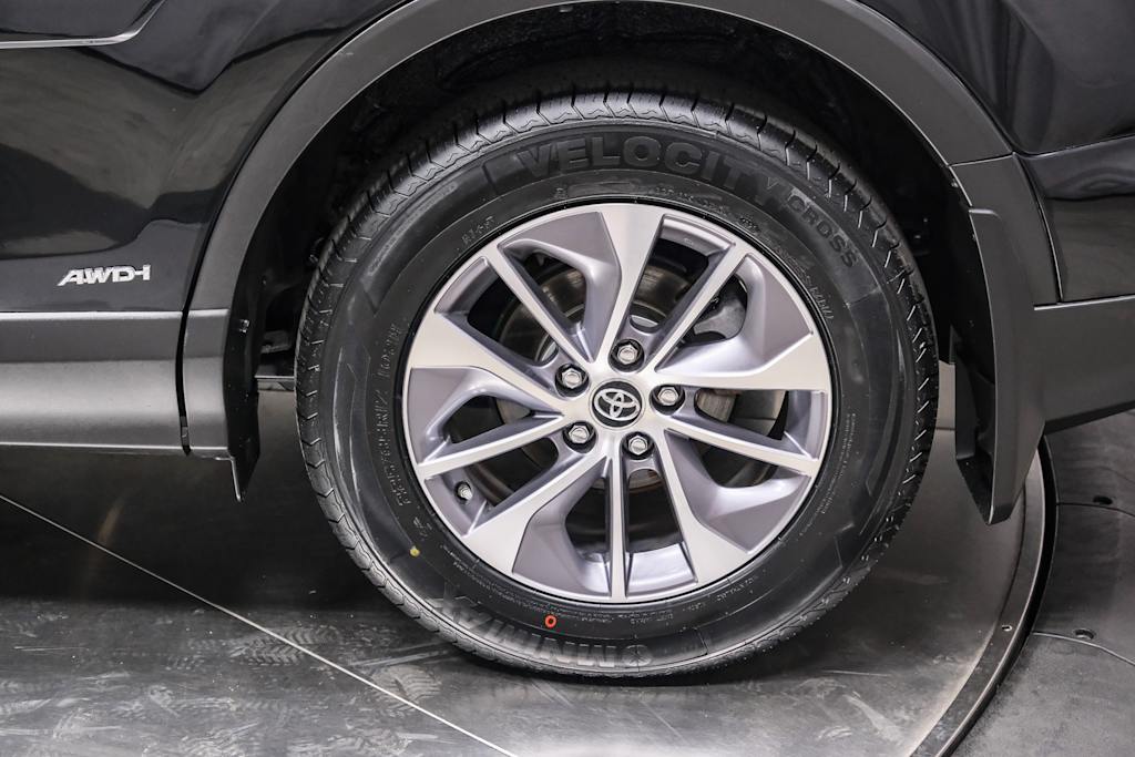Thumbnail: 2018 Toyota RAV4 - 8