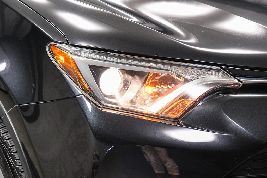Thumbnail: 2018 Toyota RAV4 - 24