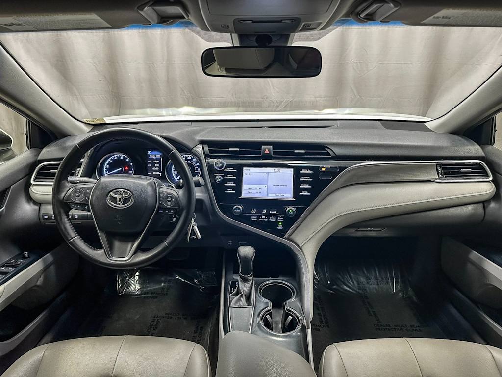 2018 Toyota Camry SE 2