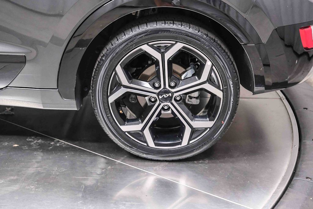 Thumbnail: 2023 Kia Niro - 8