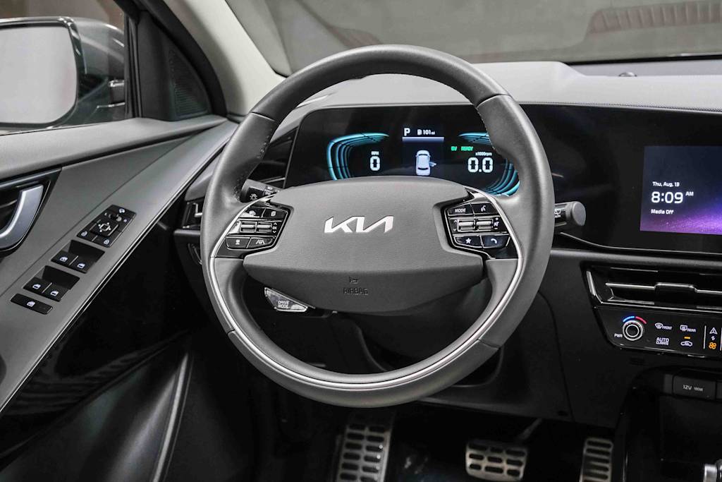 Thumbnail: 2023 Kia Niro - 10