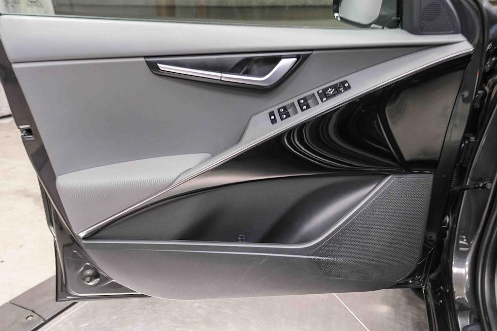 Thumbnail: 2023 Kia Niro - 30