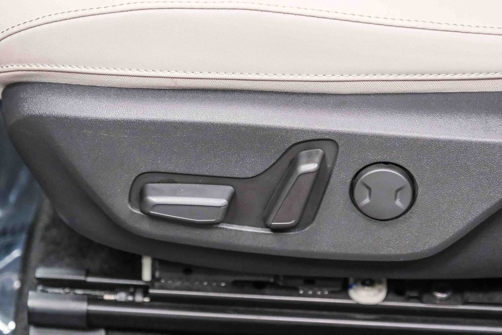 Thumbnail: 2023 Kia Niro - 31