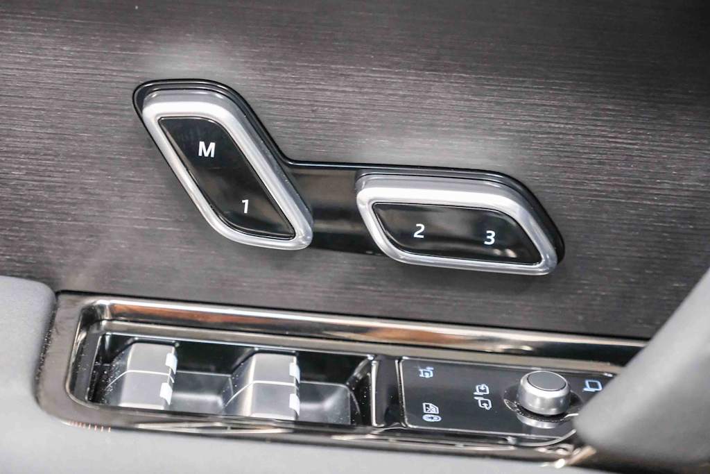 Thumbnail: 2023 Land Rover Range Rover Sport - 23