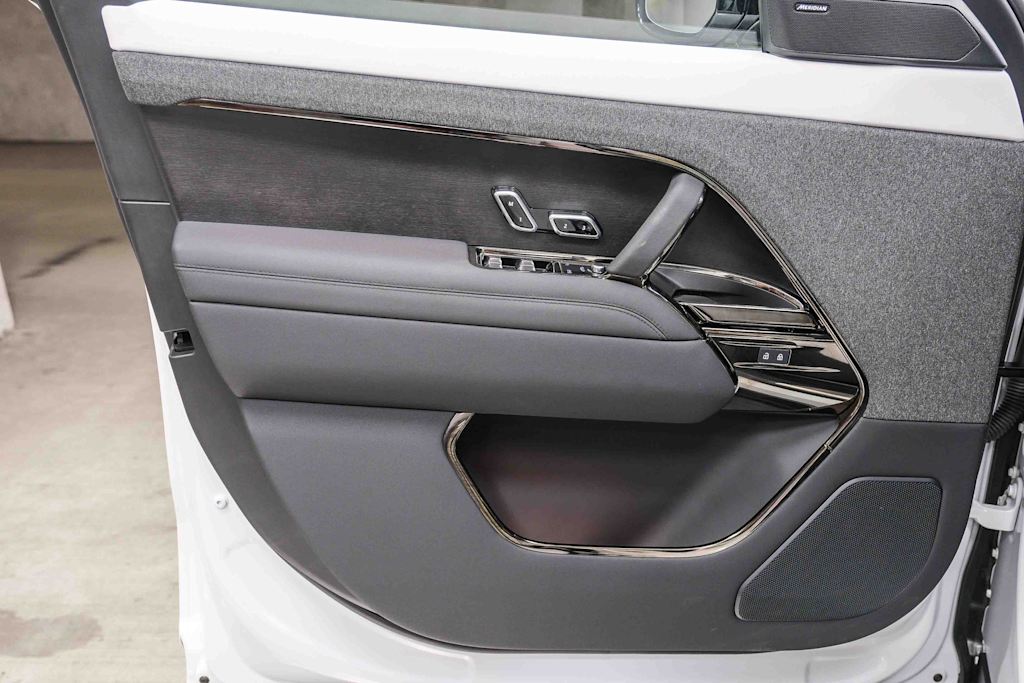Thumbnail: 2023 Land Rover Range Rover Sport - 22