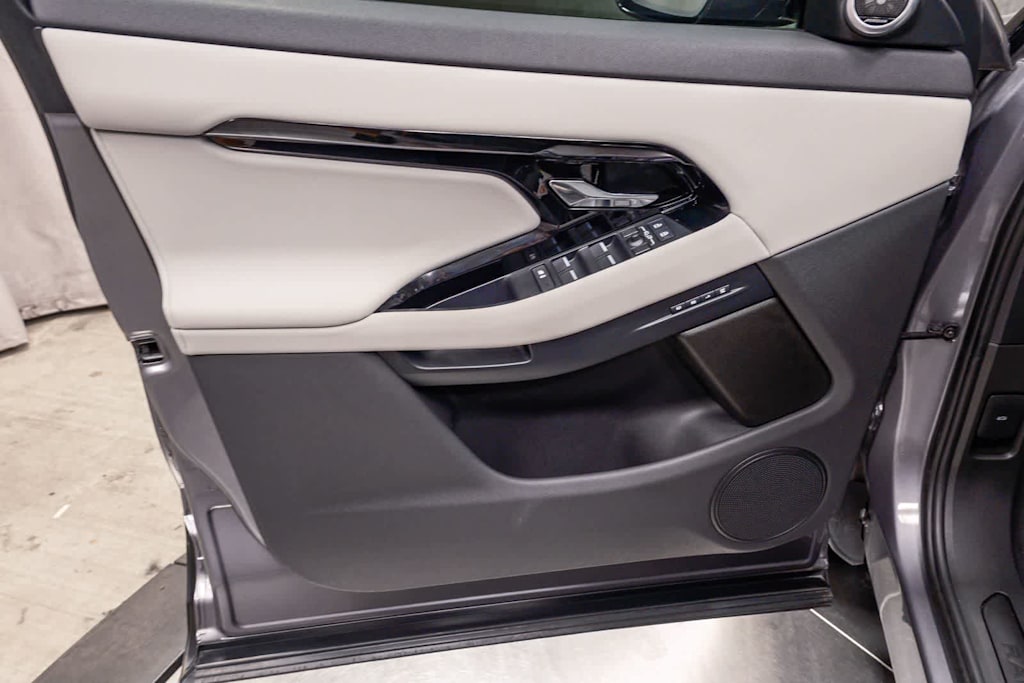 Thumbnail: 2025 Land Rover Range Rover Evoque - 26