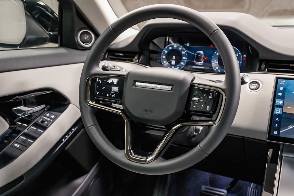 Thumbnail: 2025 Land Rover Range Rover Evoque - 9