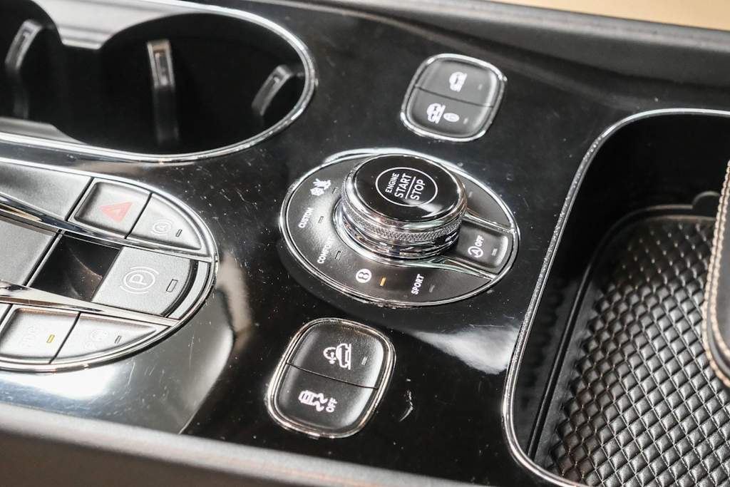 Thumbnail: 2018 Bentley Bentayga - 29