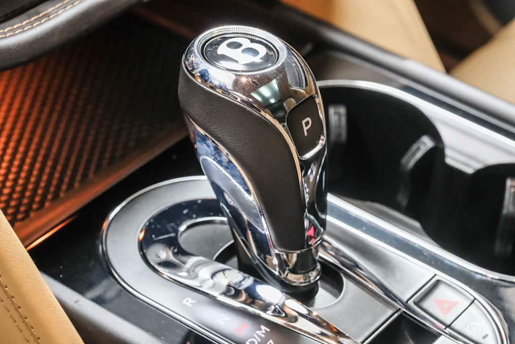 Thumbnail: 2018 Bentley Bentayga - 14