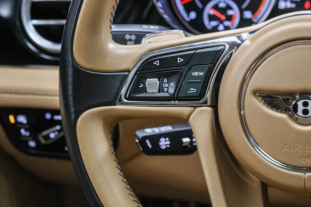 Thumbnail: 2018 Bentley Bentayga - 25