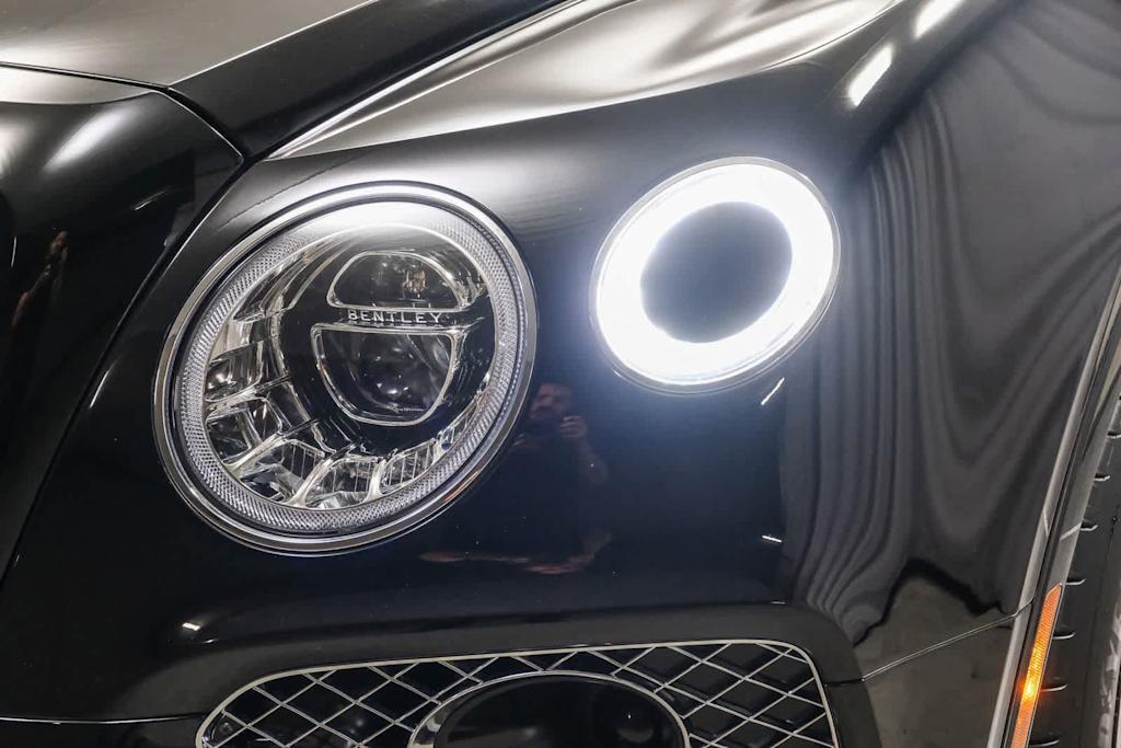 Thumbnail: 2018 Bentley Bentayga - 22