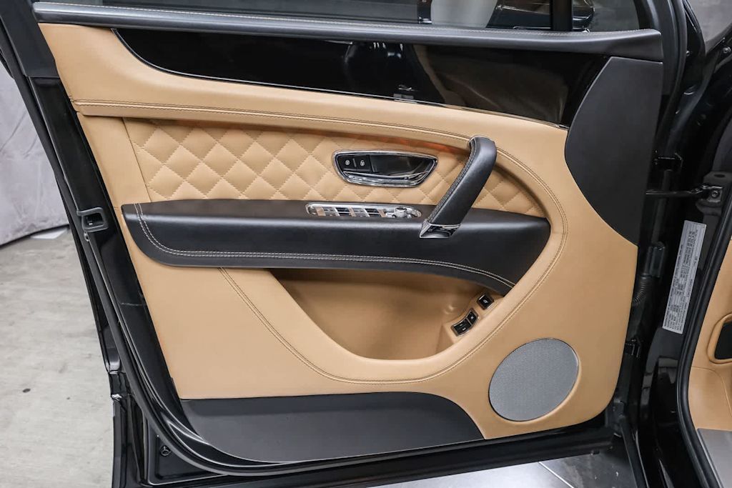 Thumbnail: 2018 Bentley Bentayga - 29