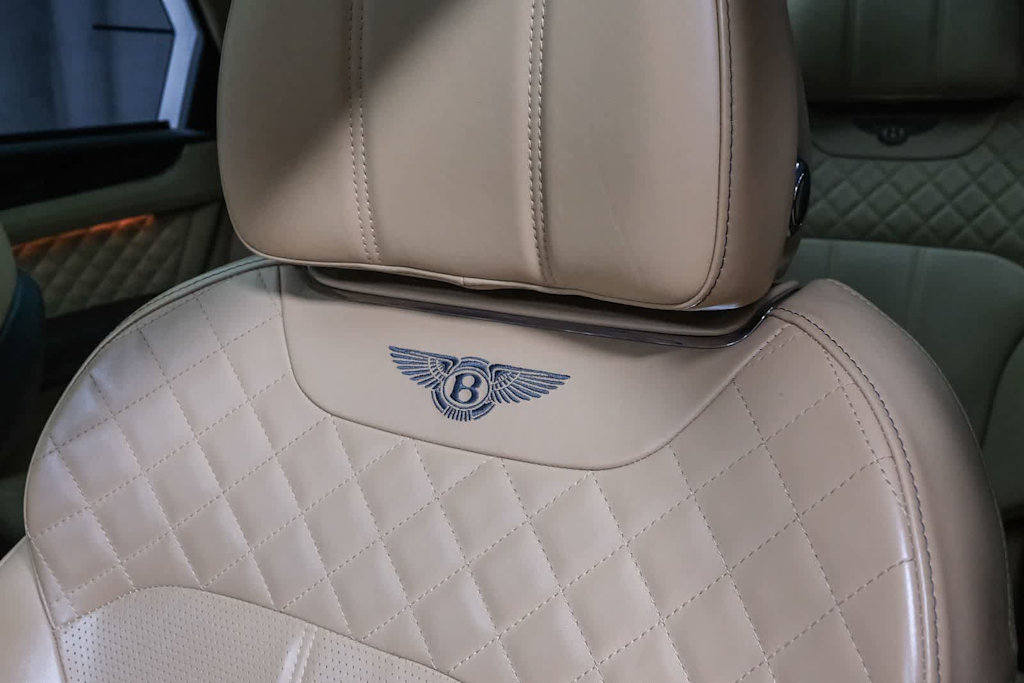 Thumbnail: 2018 Bentley Bentayga - 12