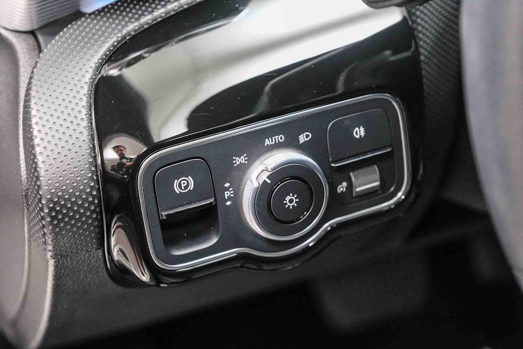 Thumbnail: 2020 Mercedes-Benz A-Class - 32