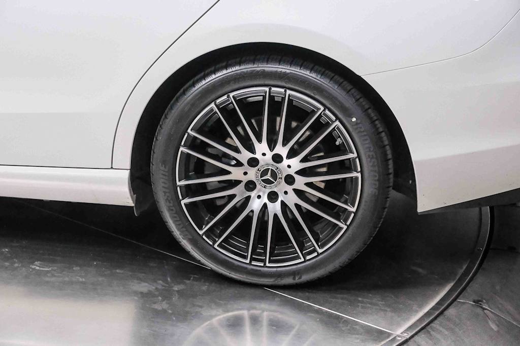 Thumbnail: 2023 Mercedes-Benz C-Class - 6