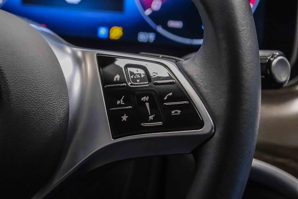 Thumbnail: 2023 Mercedes-Benz C-Class - 25