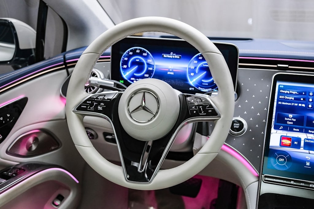 Thumbnail: 2023 Mercedes-Benz EQS - 7