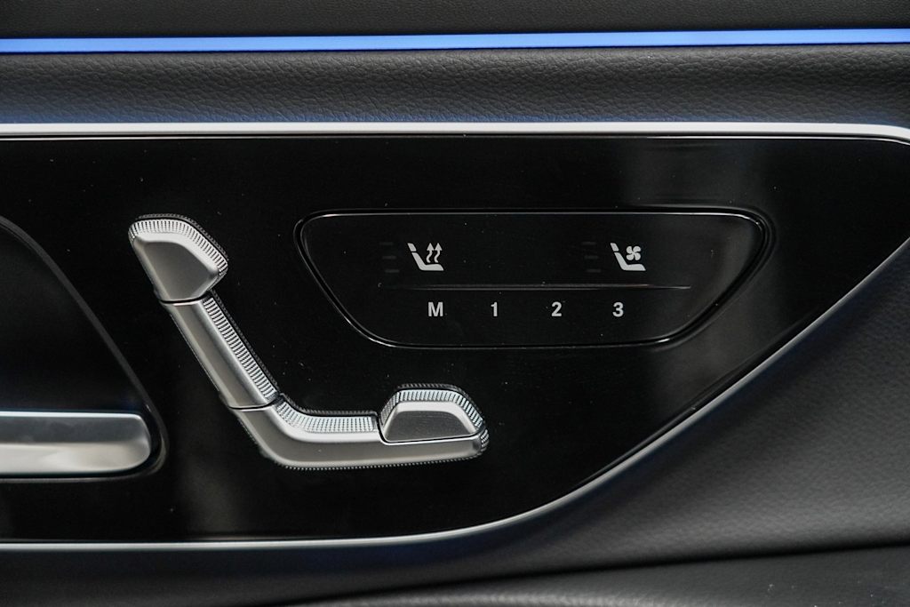 Thumbnail: 2025 Mercedes-Benz E-Class - 26