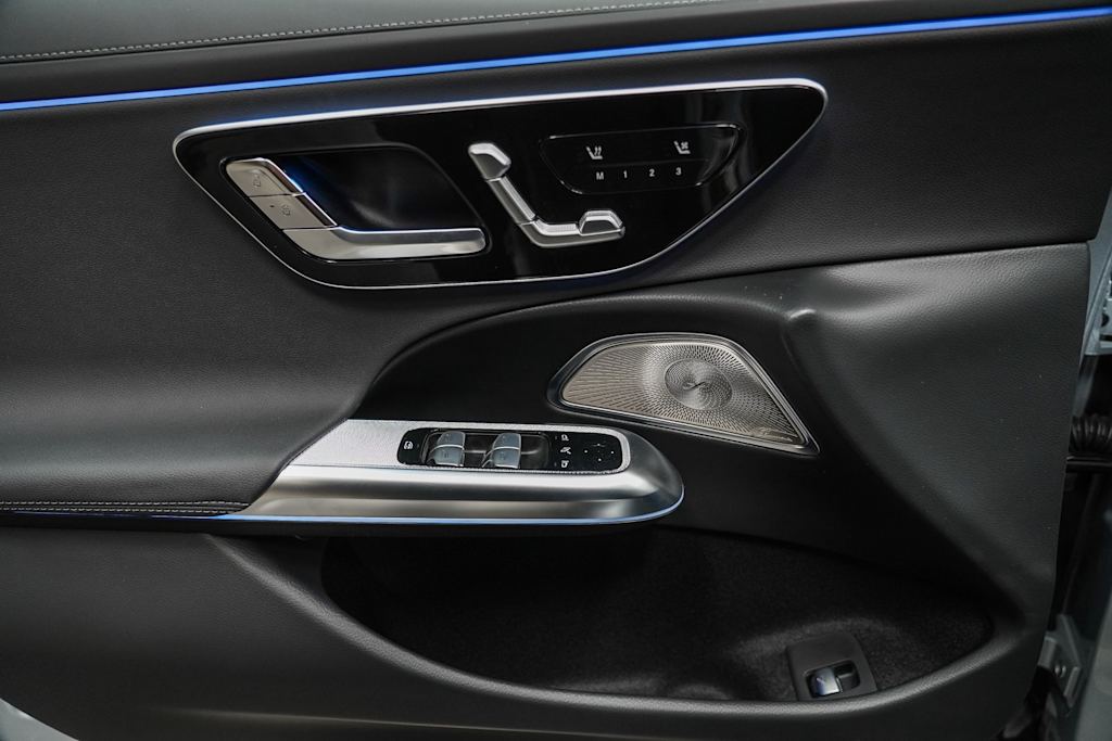 Thumbnail: 2025 Mercedes-Benz E-Class - 25