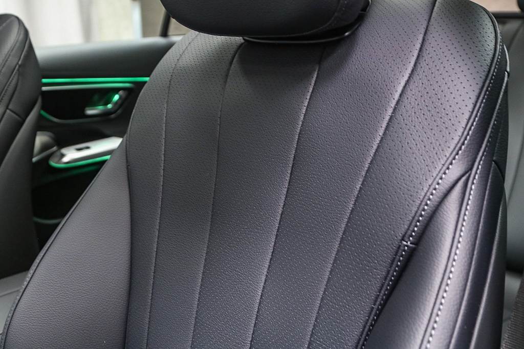 Thumbnail: 2025 Mercedes-Benz E-Class - 28