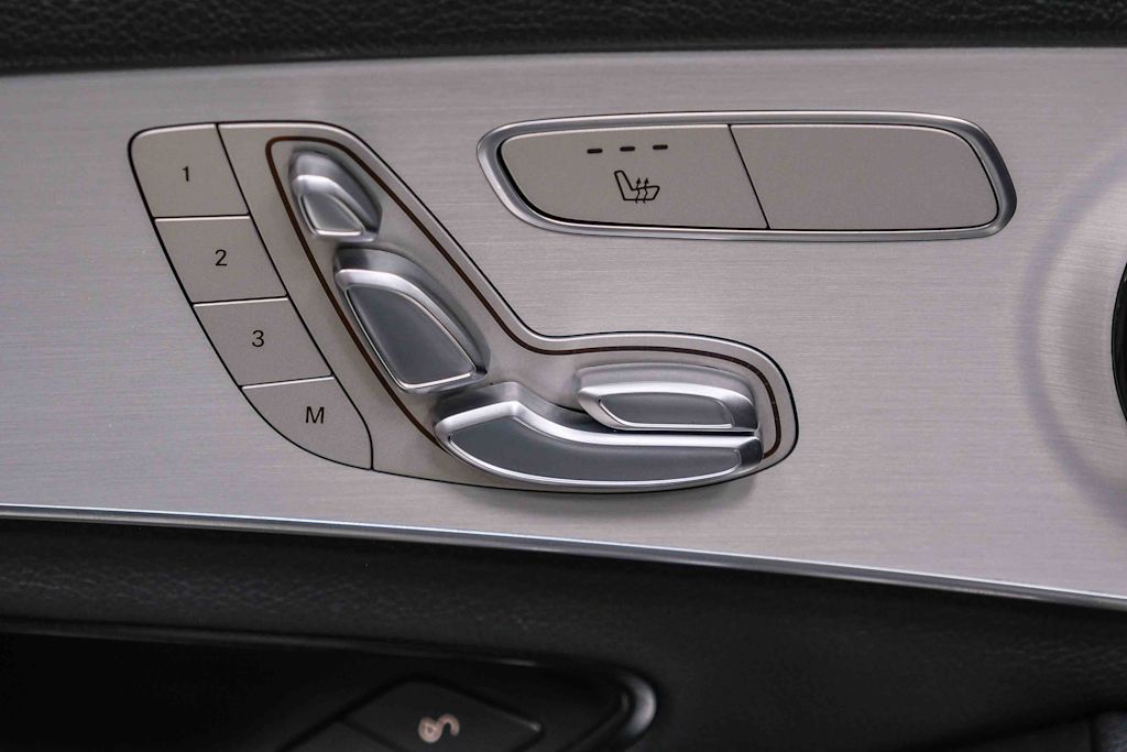 Thumbnail: 2021 Mercedes-Benz C-Class - 32