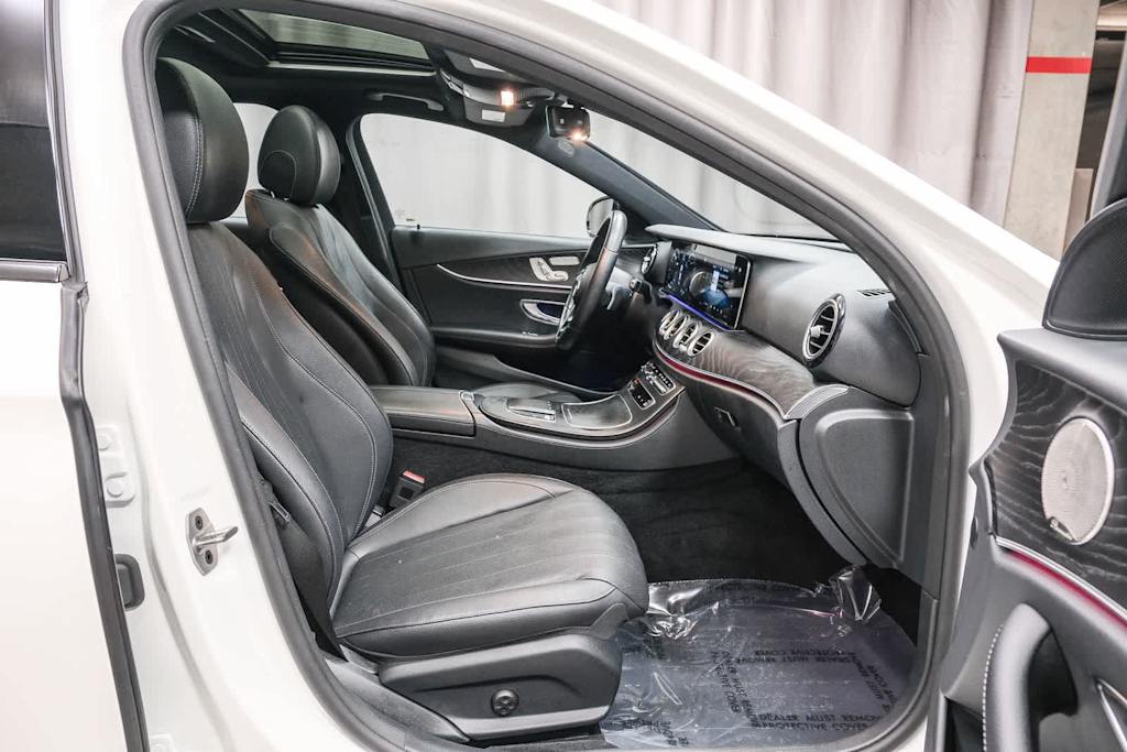Thumbnail: 2022 Mercedes-Benz E-Class - 9