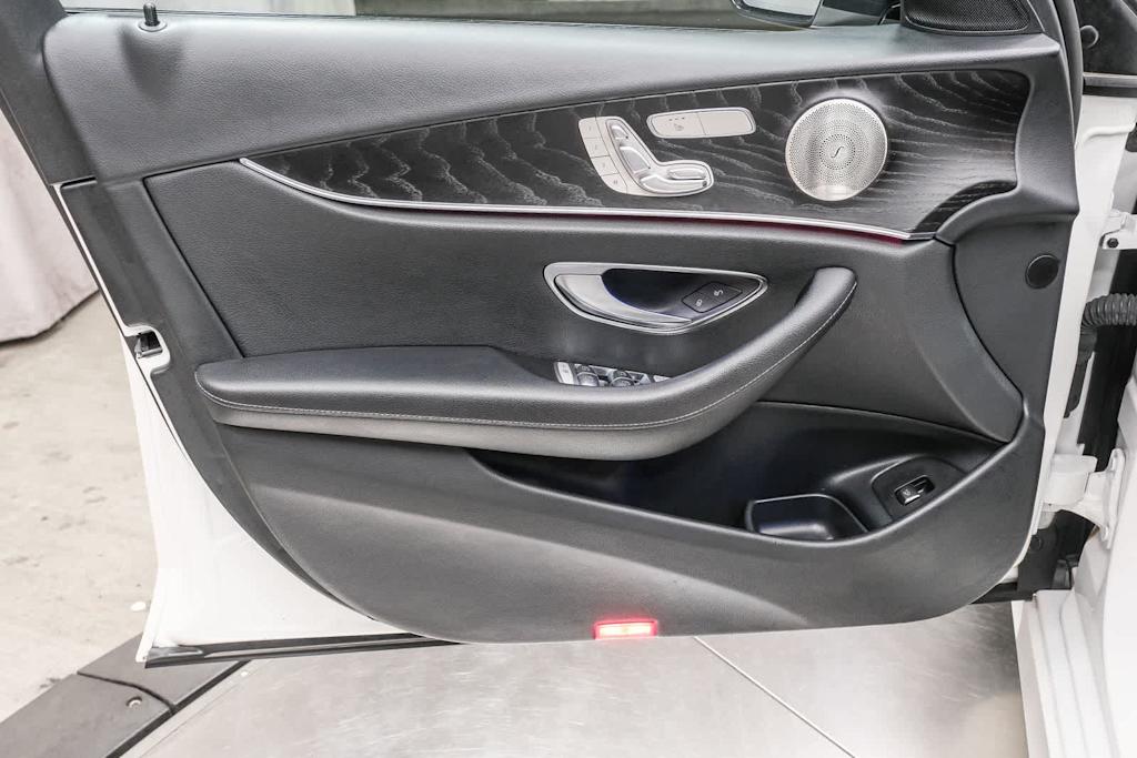 Thumbnail: 2022 Mercedes-Benz E-Class - 28