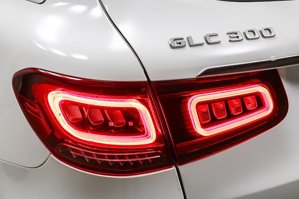 2021 Mercedes-Benz GLC 300 21