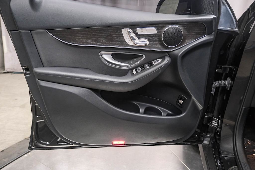 Thumbnail: 2022 Mercedes-Benz GLC - 27