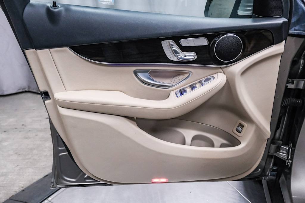 Thumbnail: 2022 Mercedes-Benz GLC - 27