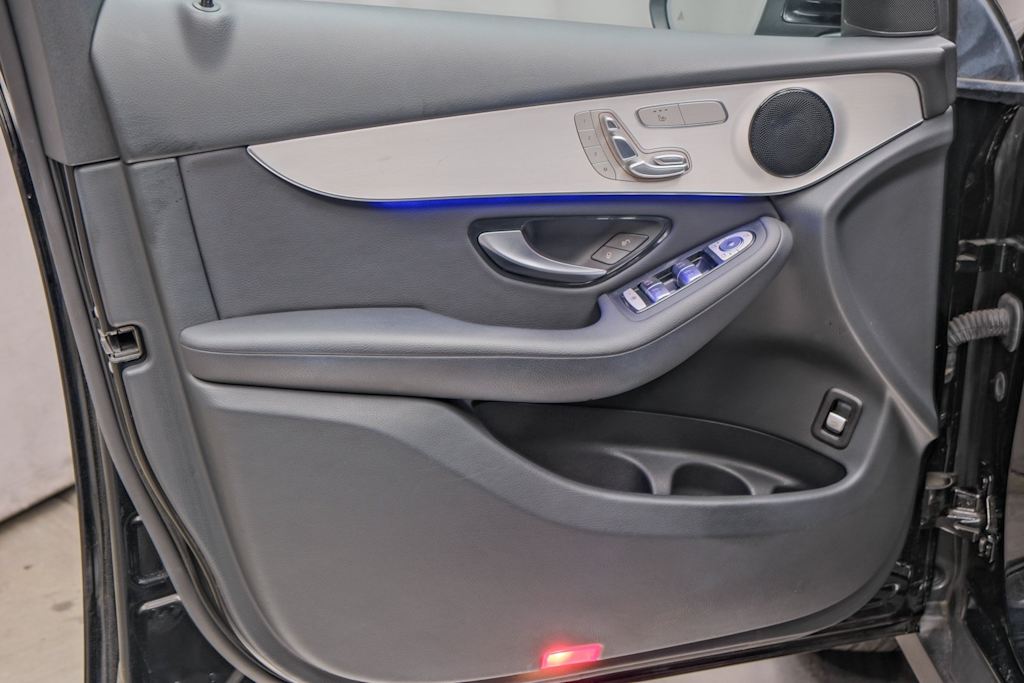 Thumbnail: 2022 Mercedes-Benz GLC - 26