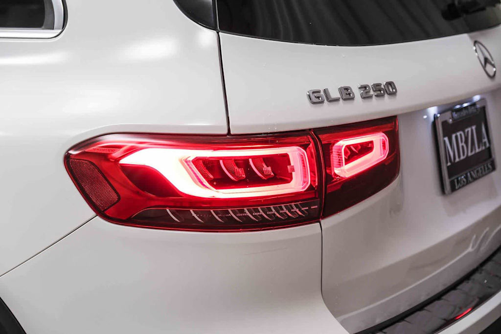 Thumbnail: 2021 Mercedes-Benz GLB - 18