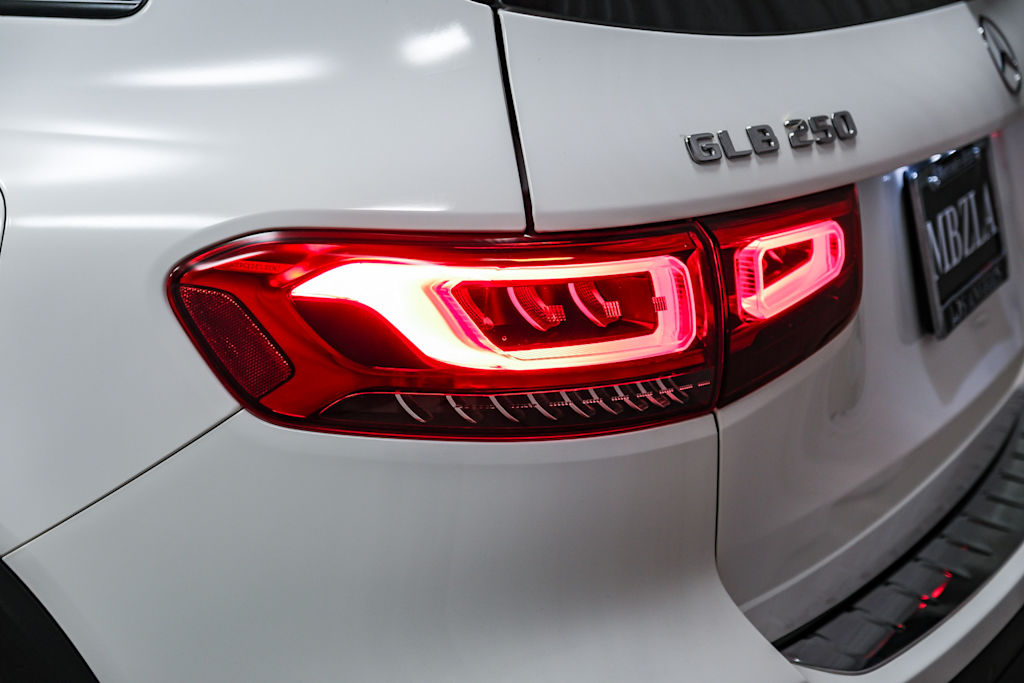 Thumbnail: 2023 Mercedes-Benz GLB - 18