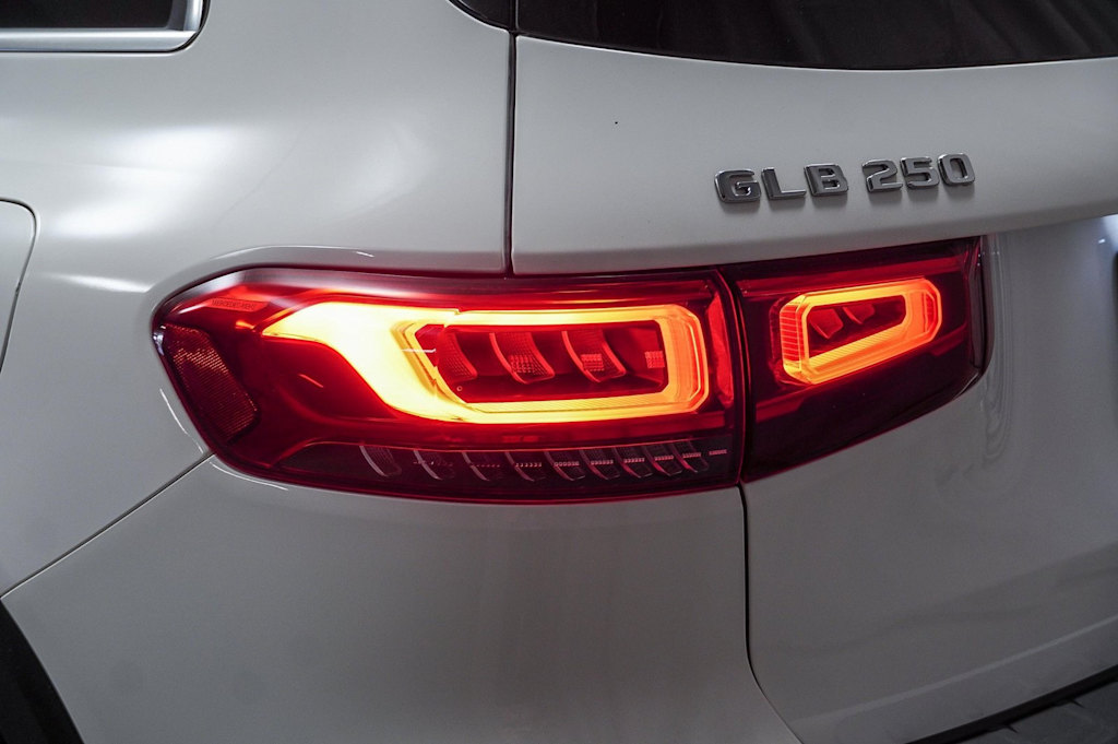 Thumbnail: 2022 Mercedes-Benz GLB - 20