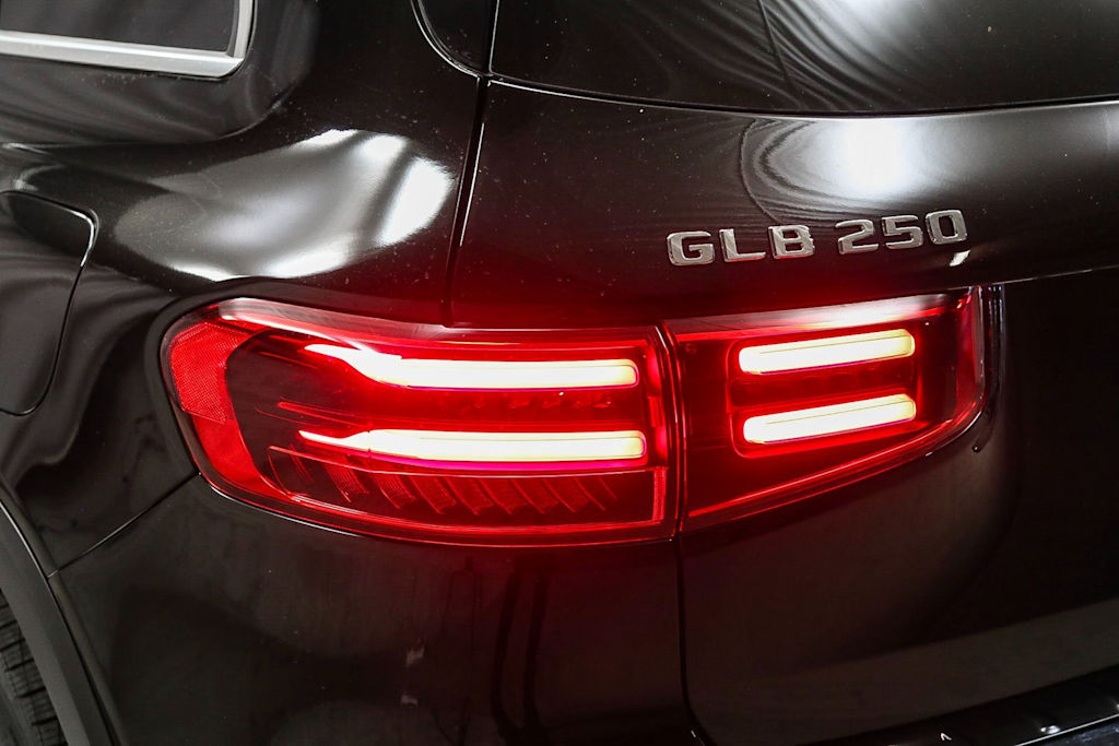 2025 Mercedes-Benz GLB 250 19