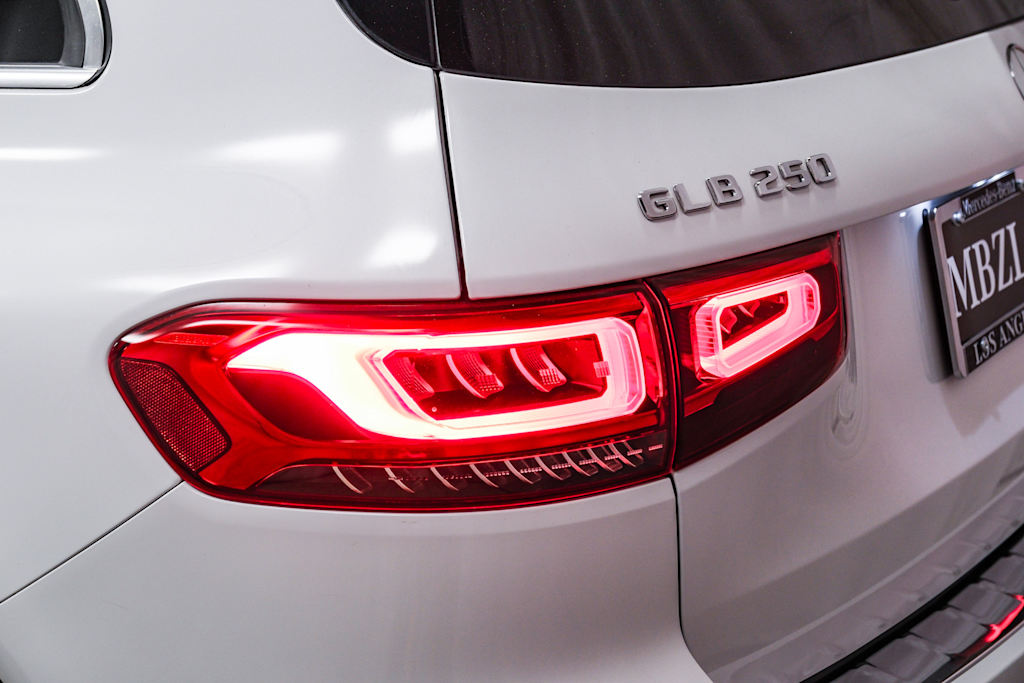 Thumbnail: 2022 Mercedes-Benz GLB - 19