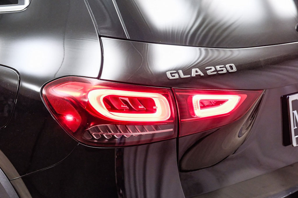 Thumbnail: 2021 Mercedes-Benz GLA - 17