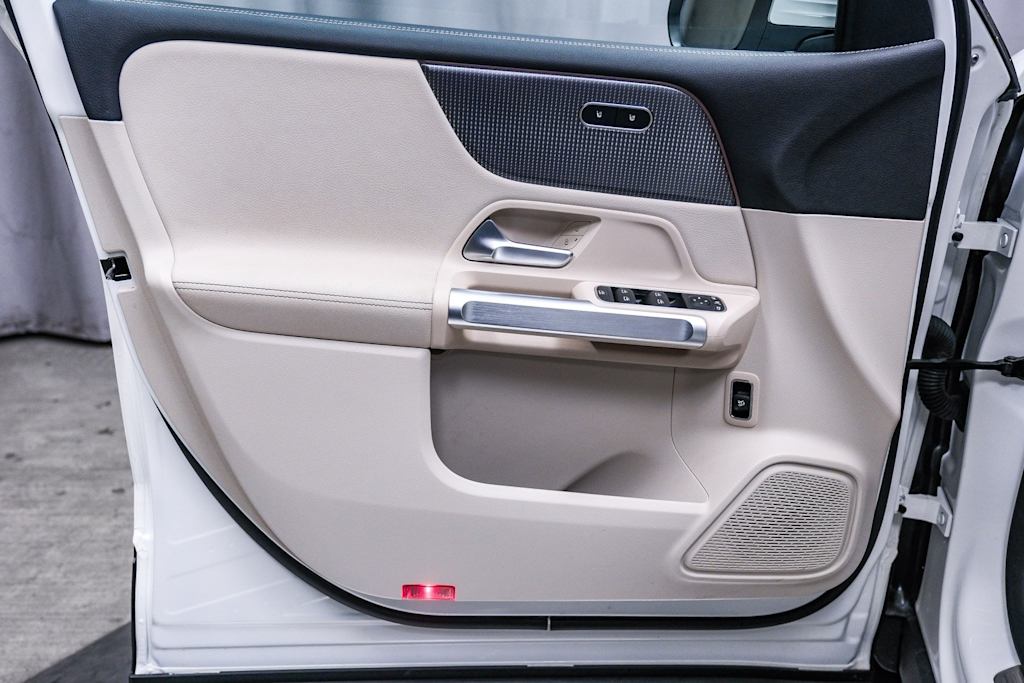 Thumbnail: 2022 Mercedes-Benz EQB - 26