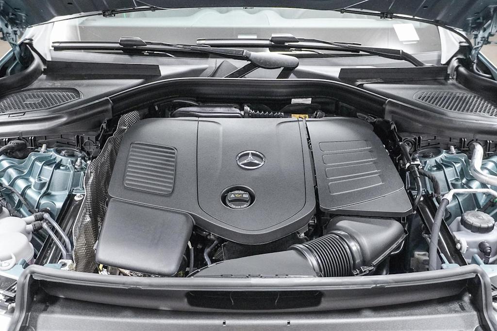 Thumbnail: 2025 Mercedes-Benz GLC - 8