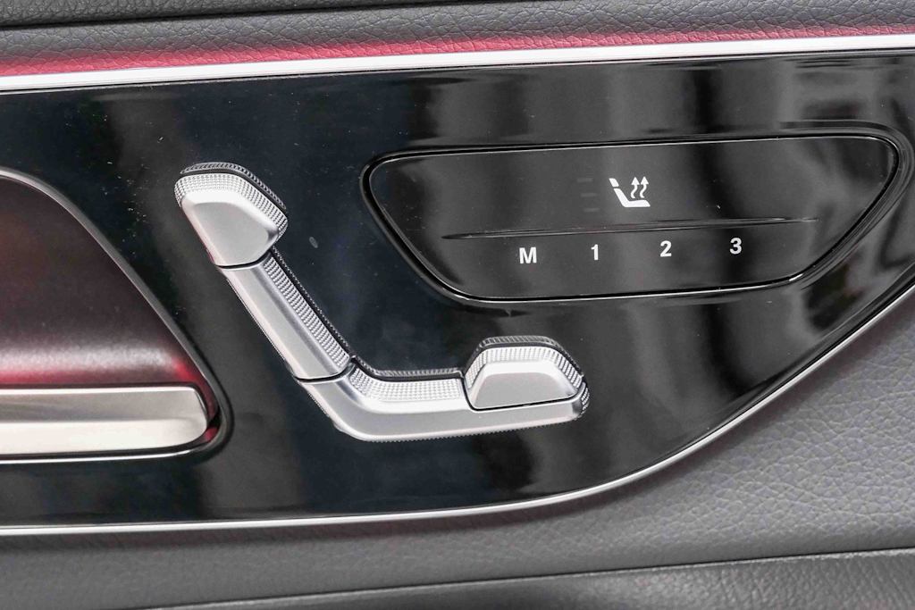 Thumbnail: 2025 Mercedes-Benz GLC - 24