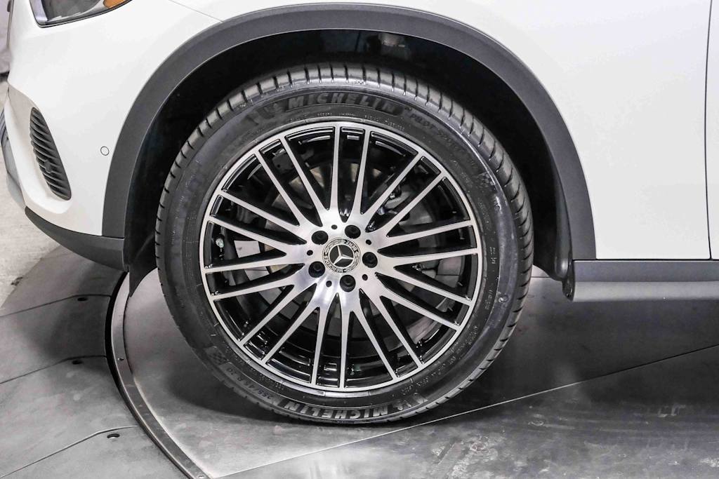 Thumbnail: 2025 Mercedes-Benz GLC - 18