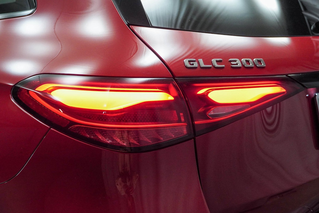 2025 Mercedes-Benz GLC 300 21